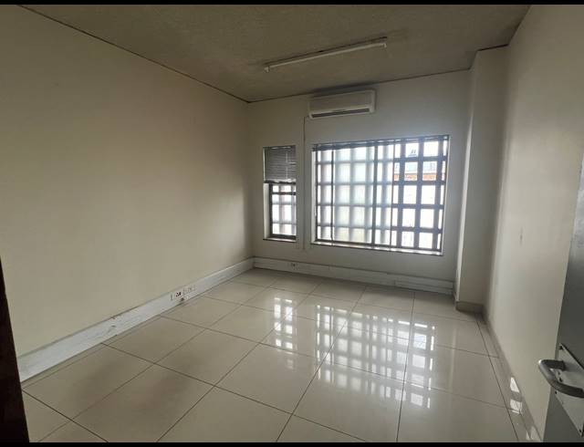 1,300M² BUILDING TO LET IN STRIJDOMPARK
